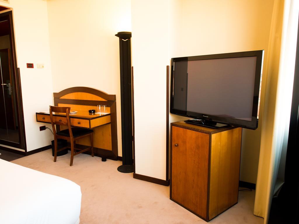 New Hotel Oviedo Ruang foto