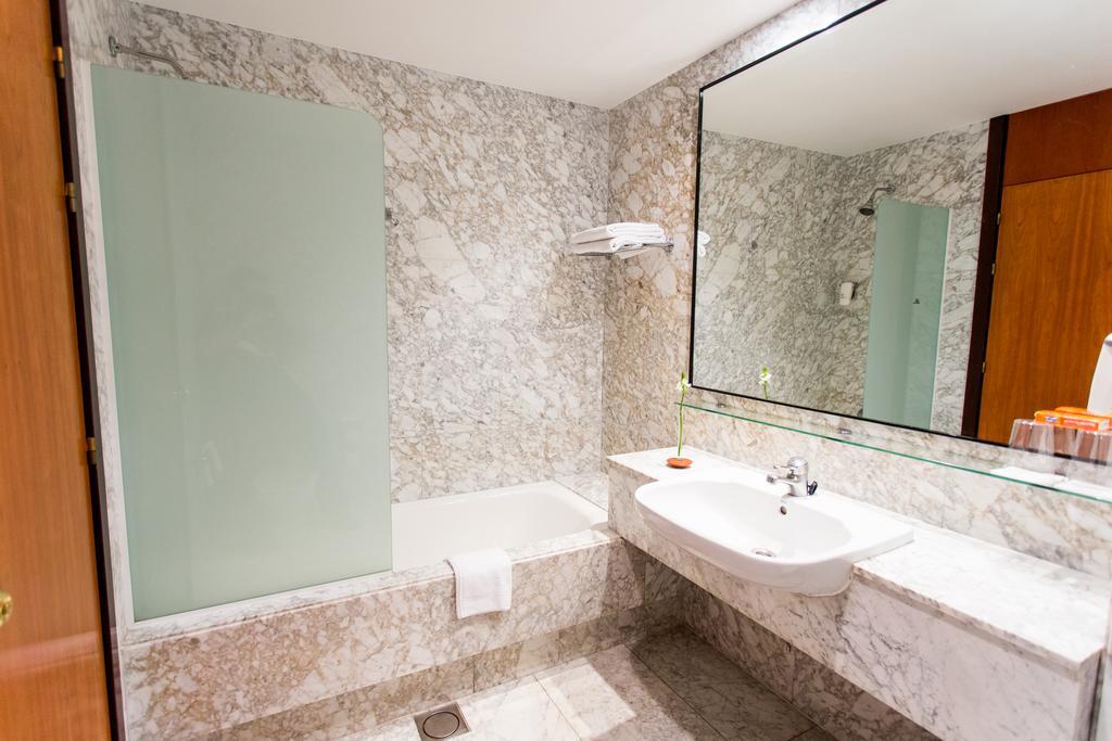 New Hotel Oviedo Ruang foto