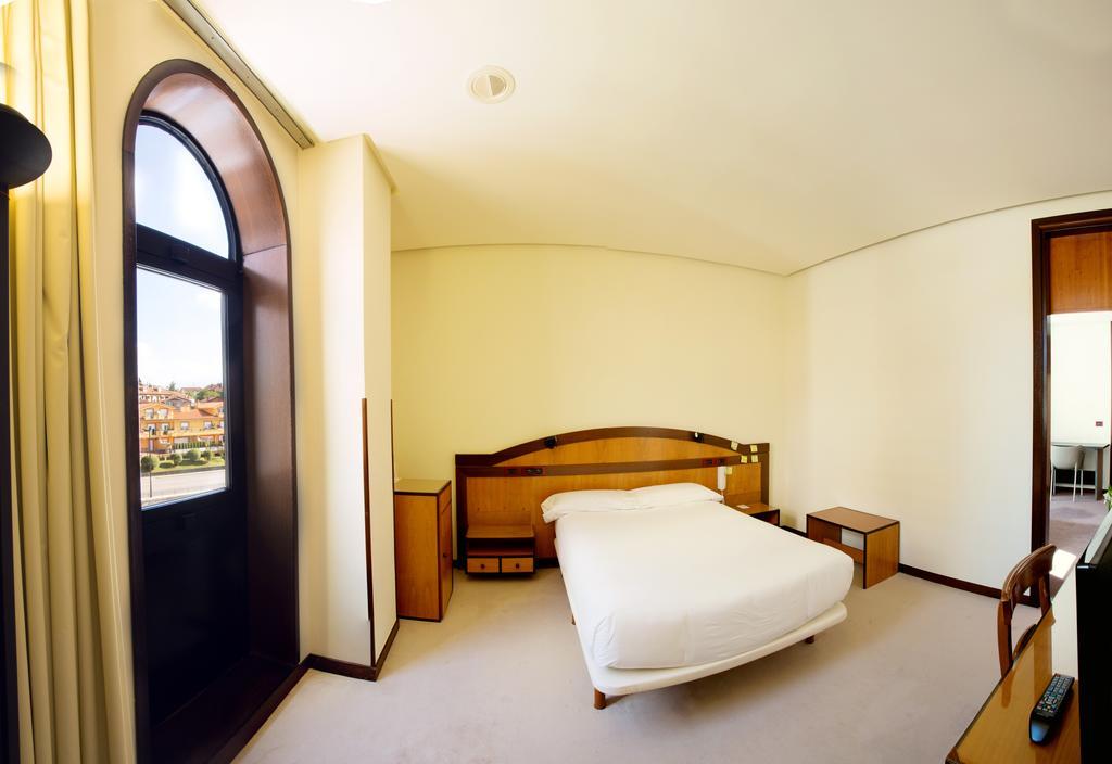 New Hotel Oviedo Ruang foto
