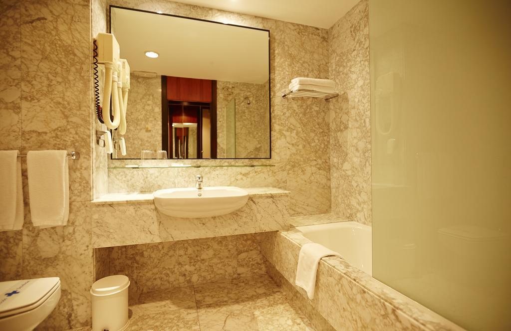 New Hotel Oviedo Bagian luar foto