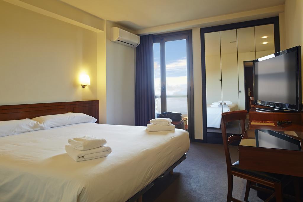 New Hotel Oviedo Bagian luar foto